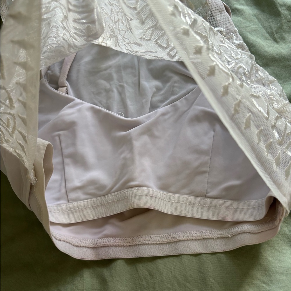 JS Collections White Embroidered Tank Top - Picture 3 of 4
